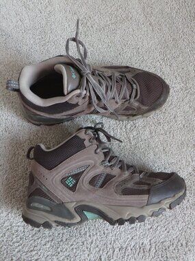 Columbia womens hiking boots size 8 brown BL3717-219